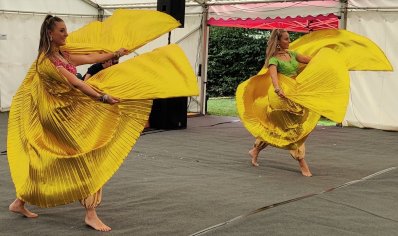Dancers at Loughborough Mela